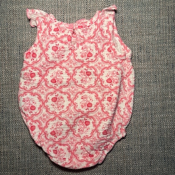 Gerber Pink Floral Onesie,Mint Green Garanimal Tshirt & Chic pea sleeper 0-3 M - Picture 5 of 8